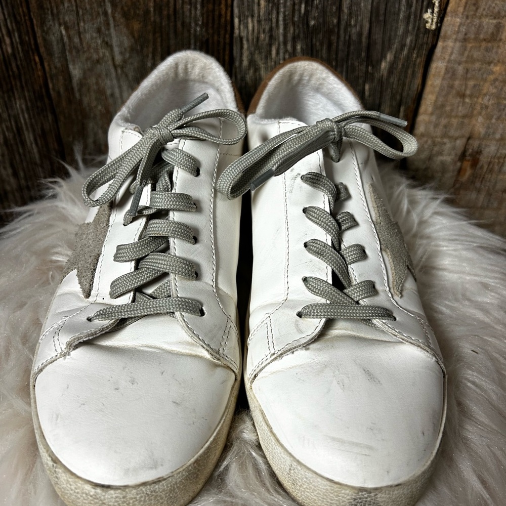 KELLPARKER Women's White and Gray Sneakers - Picture 2 of 7